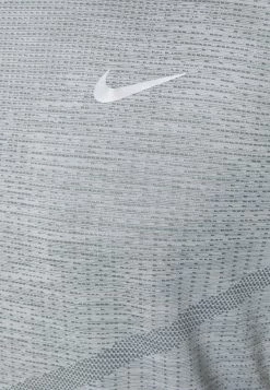 Nike Performance Herren TECHKNIT ULTRA - T-Shirt Print - Smoke Grey/light Smoke Grey -Angebote Nike Store 61c9f3c3592341fea27c473614b377a4