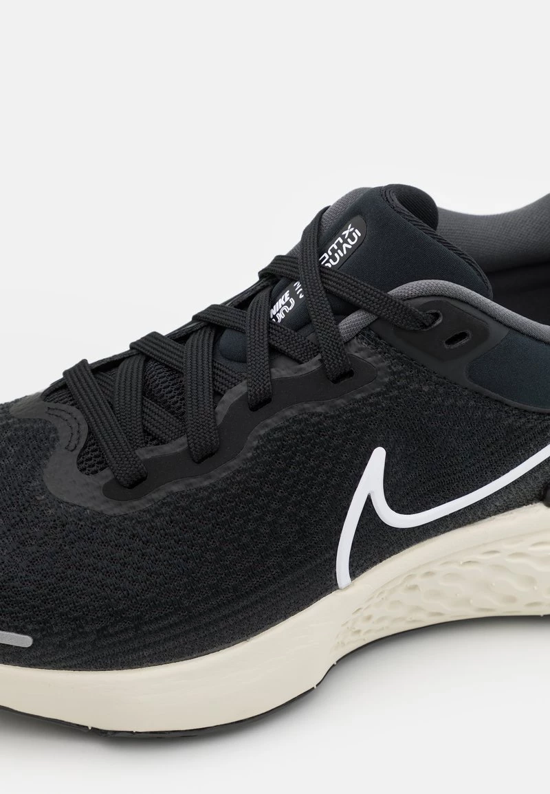 Nike Performance ZOOMX INVINCIBLE RUN - Laufschuh Neutral - Black/white/iron Grey | Herren 6 Nike Performance ZOOMX INVINCIBLE RUN - Laufschuh Neutral - Black/white/iron Grey | Herren – Bild 6