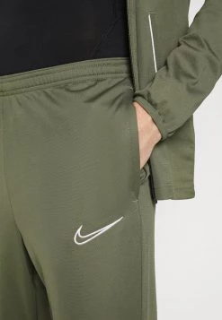 Nike Performance Herren ACADEMY TRACKSUIT - Trainingsanzug - Medium Olive/white -Angebote Nike Store 65fa8885084f452b91507c14b87d36da