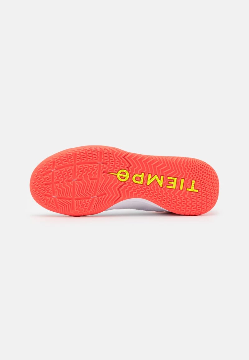 Nike Performance JR. TIEMPO LEGEND 9 ACADEMY IC UNISEX - Fußballschuh Halle - Weiß/gelb/rot 5 Nike Performance JR. TIEMPO LEGEND 9 ACADEMY IC UNISEX - Fußballschuh Halle - Weiß/gelb/rot – Bild 5