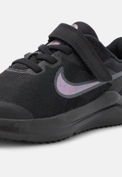 Nike Performance DOWNSHIFTER 12 NN UNISEX - Laufschuh Neutral - Black/ligt Smoke Grey/dark Smoke Grey 11 Nike Performance DOWNSHIFTER 12 NN UNISEX - Laufschuh Neutral - Black/ligt Smoke Grey/dark Smoke Grey -Angebote Nike Store 677524ae144d43e0be7d2916eec1d65c
