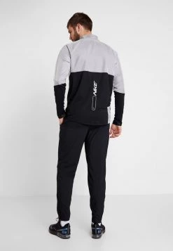 Nike Performance Herren RUN STRIPE PANT - Jogginghose - Black/silver -Angebote Nike Store 69e5b9ca95e44418b91fd86153565633