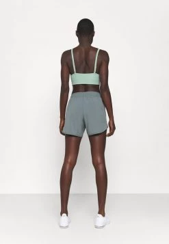 Nike Performance Damen TEMPO LUXE SHORT - Kurze Sporthose - Smoke Grey/silver -Angebote Nike Store 6c2bed0b48634240ace345a35732820e