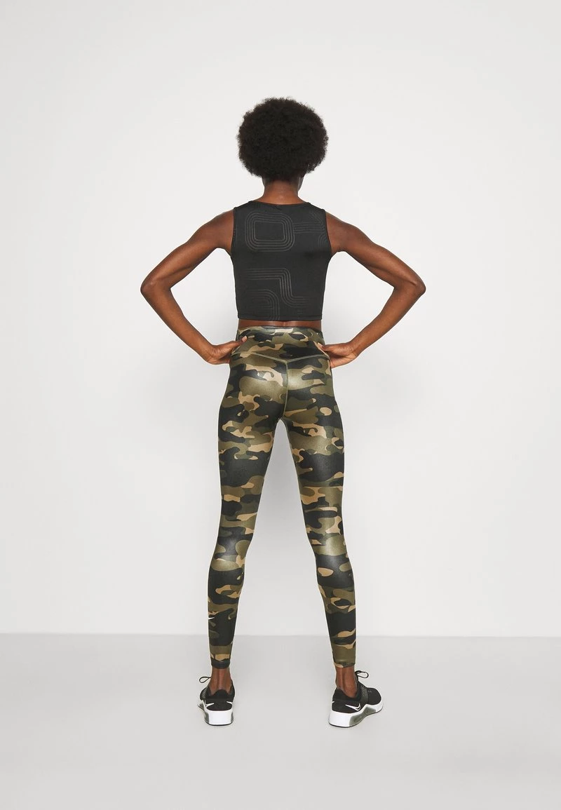 Nike Performance ONE CAMO - Tights - Medium Olive/white | Damen 3 Nike Performance ONE CAMO - Tights - Medium Olive/white | Damen – Bild 3
