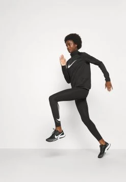 Nike Performance Damen RUN - Langarmshirt - Black/white 10 Nike Performance Damen RUN - Langarmshirt - Black/white -Angebote Nike Store 6e0b86581e8c413db5e365f644c60703