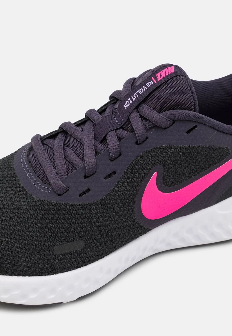 Nike Performance Damen SCHUHE REVOLUTION 5 - Laufschuh Neutral - Black/hyper Pink/cave Purple/lilac/white 6 Nike Performance Damen SCHUHE REVOLUTION 5 - Laufschuh Neutral - Black/hyper Pink/cave Purple/lilac/white – Bild 6