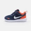 Nike Performance REVOLUTION 5 UNISEX - Laufschuh Neutral - Midnight Navy/white/orange