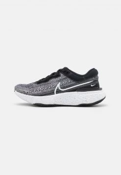Nike Performance Damen ZOOMX INVINCIBLE RUN FK - Laufschuh Wettkampf - White/black
