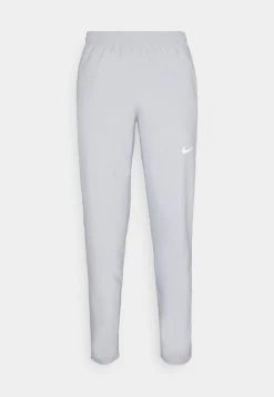 Nike Performance Herren RUN STRIPE PANT - Jogginghose - Light Smoke Grey/smoke Grey/reflective Silver -Angebote Nike Store 6fbc6f03852947f88963fdcc146a02cd
