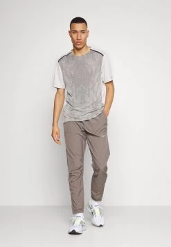 Nike Performance Herren RUN RISE 365 - Sport T-shirt - Light Bone/silver -Angebote Nike Store 708f1761f7df413085e8cd53f3fc881e