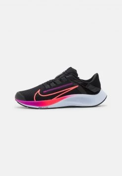 Nike Performance AIR ZOOM PEGASUS 38 FLYEASE - Laufschuh Neutral - Black/flash Crimson/off Noir/hyper Violet/football Grey | Herren