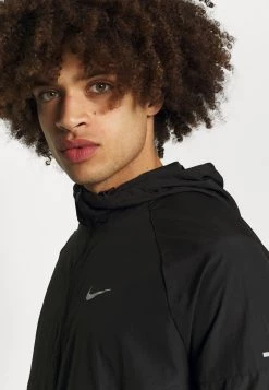 Nike Performance Herren MILER - Laufjacke - Black -Angebote Nike Store 74b545c9d84241adba5c93b875cb35cc
