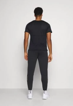 Nike Performance Herren ESSENTIAL PANT - Jogginghose - Black/reflective Silver 9 Nike Performance Herren ESSENTIAL PANT - Jogginghose - Black/reflective Silver -Angebote Nike Store 7571f398f20c4d3684fbfac138d08b27