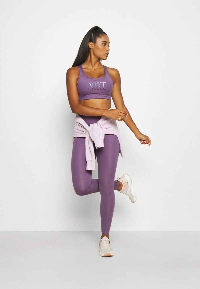 Nike Performance Sport-BH Mit Mittlerer Stützkraft - Amethyst Smoke/copa | Damen 2 Nike Performance Sport-BH Mit Mittlerer Stützkraft - Amethyst Smoke/copa | Damen – Bild 2