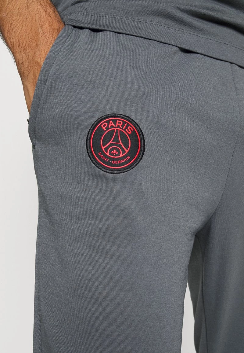 Nike Performance Herren PARIS ST. GERMAIN TRAVEL CL - Vereinsmannschaften - Dark Grey/black/siren Red 7 Nike Performance Herren PARIS ST. GERMAIN TRAVEL CL - Vereinsmannschaften - Dark Grey/black/siren Red – Bild 7