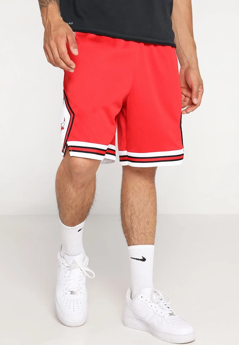 Nike Performance Herren CHICAGO BULLS NBA SWINGMAN SHORT ROAD - Kurze Sporthose - University Red/white 1 Nike Performance Herren CHICAGO BULLS NBA SWINGMAN SHORT ROAD - Kurze Sporthose - University Red/white