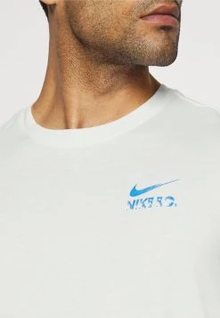 Nike Performance Herren EASONAL TEE - T-Shirt Print - White -Angebote Nike Store 7733b73a2b054256b6c3a1f5897c65b6