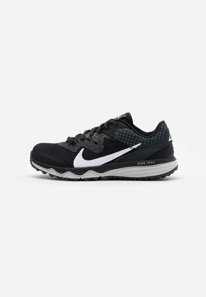 Nike Performance JUNIPER TRAIL - Laufschuh Trail - Black/white/dark Smoke Grey/grey Fog | Damen 1 Nike Performance JUNIPER TRAIL - Laufschuh Trail - Black/white/dark Smoke Grey/grey Fog | Damen