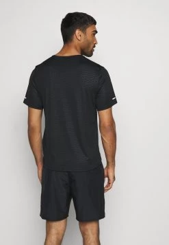 Nike Performance Herren Nike Run Division - T-Shirt Print - Black/reflective Silver -Angebote Nike Store 78905d47f89f46ad81e5ac74c909078e