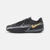 Nike Performance JR PHANTOM GT2 ACADEMY IC UNISEX - Fußballschuh Halle - Black/metallic/dark Grey/metallic Gold