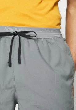 Nike Performance Herren STRIDE - Kurze Sporthose - Smoke Grey/black/silver -Angebote Nike Store 796e8b43bb7746b1871529ea2a0f9407