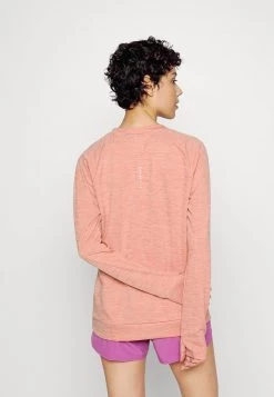 Nike Performance PACER CREW - Langarmshirt - Madder Root | Damen 8 Nike Performance PACER CREW - Langarmshirt - Madder Root | Damen -Angebote Nike Store 7ccf5e48a2ca4204b1d8969f08d6ae53