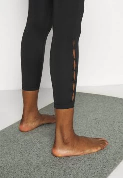Nike Performance Damen CUT OUT 7/8 - Tights - Black/dark Smoke Grey 9 Nike Performance Damen CUT OUT 7/8 - Tights - Black/dark Smoke Grey -Angebote Nike Store 7cd5fe168f634e4194adddbed4b91a88