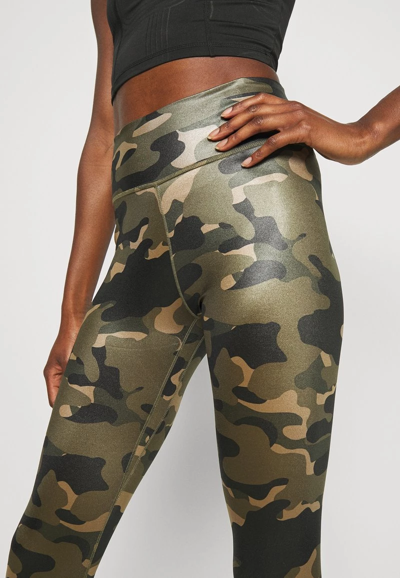Nike Performance ONE CAMO - Tights - Medium Olive/white | Damen 6 Nike Performance ONE CAMO - Tights - Medium Olive/white | Damen – Bild 6