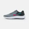 Nike Performance STAR RUNNER 3 UNISEX - Laufschuh Neutral - Smoke Grey/siren Red/black/washed Teal