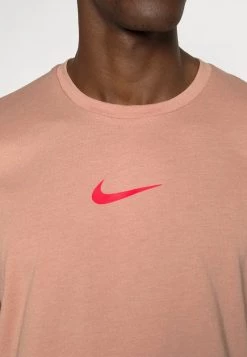 Nike Performance BURNOUT - Sport T-shirt - Rose Whisper/atmosphere/siren Red | Herren -Angebote Nike Store 805bf17683e74296a97750ffb63a699f