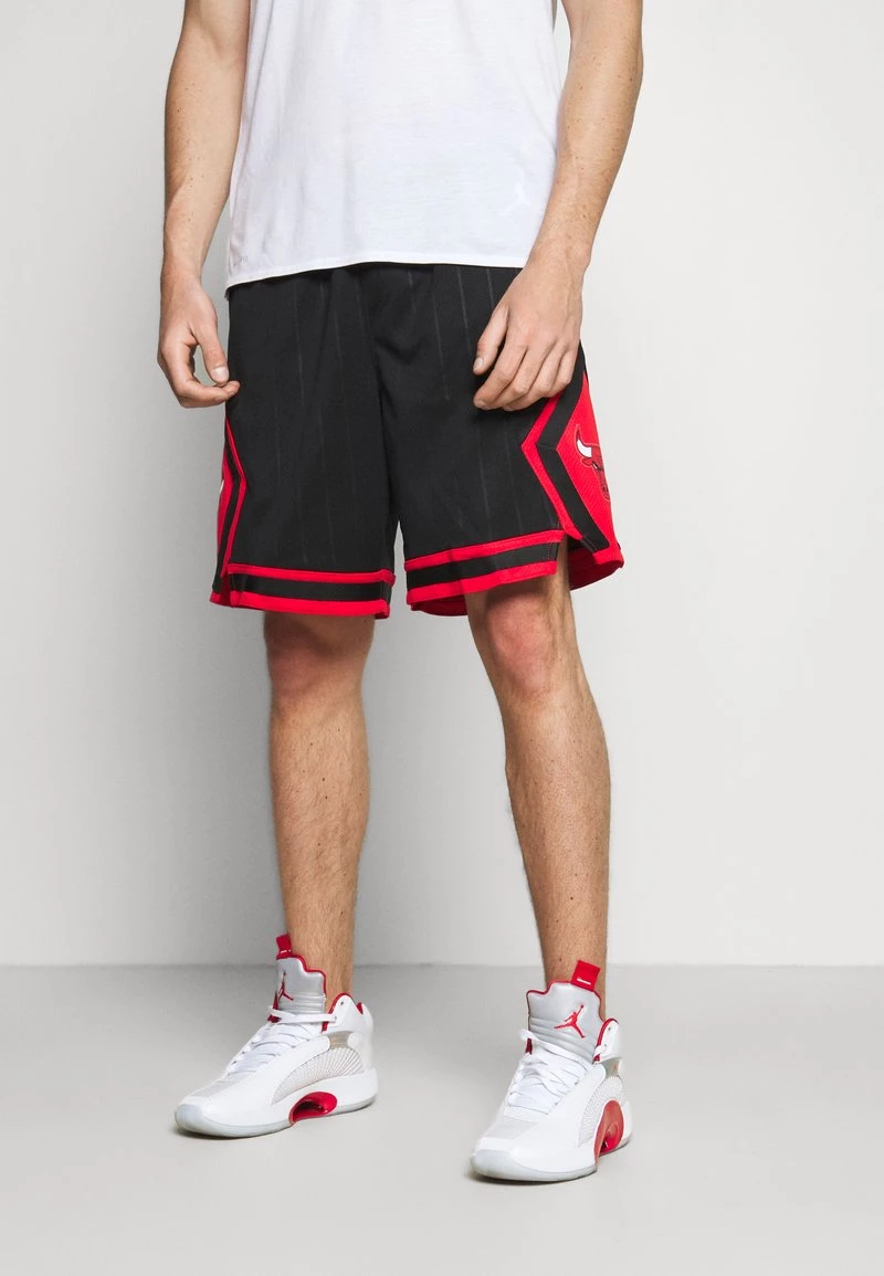 Nike Performance NBA CHICAGO BULLS STATEMENT SWINGMAN - Vereinsmannschaften - Black/university Red/white | Herren 1 Nike Performance NBA CHICAGO BULLS STATEMENT SWINGMAN - Vereinsmannschaften - Black/university Red/white | Herren