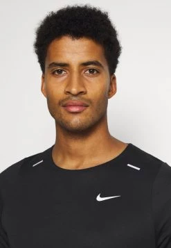 Nike Performance Herren Sport T-shirt - Black/white -Angebote Nike Store 84b20feff35448108f9ae225633b789f