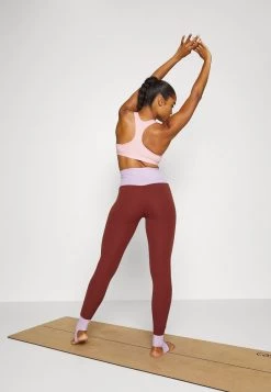 Nike Performance Damen LUXE 7/8 - Tights - Oxen Brown/doll/grey Fog 9 Nike Performance Damen LUXE 7/8 - Tights - Oxen Brown/doll/grey Fog -Angebote Nike Store 8916f4dbe7a64e6c8bbe3d1c6a205c3c