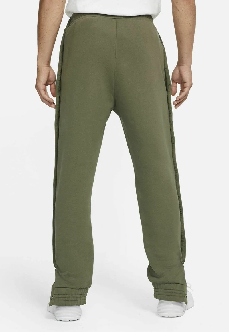 Nike Performance Herren FC PANT - Jogginghose - Medium Olive/clear 3 Nike Performance Herren FC PANT - Jogginghose - Medium Olive/clear – Bild 3