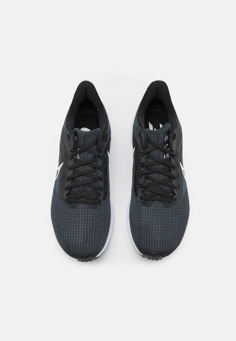 Nike Performance Herren AIR ZOOM PEGASUS 39 - Laufschuh Neutral - Black/white/dark Smoke Grey 4 Nike Performance Herren AIR ZOOM PEGASUS 39 - Laufschuh Neutral - Black/white/dark Smoke Grey – Bild 4