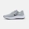 Nike Performance STAR RUNNER 3 UNISEX - Laufschuh Neutral - Light Smoke Grey/smoke Grey/black