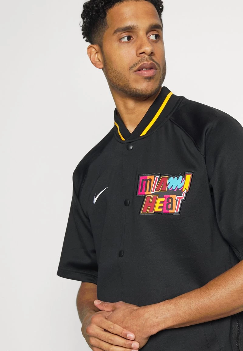 Nike Performance Herren NBA MIAMI HEAT MOMENTS MIXTAPES SHOWTIME SHORT SLEEVE WARM UP - Vereinsmannschaften - Black/white 4 Nike Performance Herren NBA MIAMI HEAT MOMENTS MIXTAPES SHOWTIME SHORT SLEEVE WARM UP - Vereinsmannschaften - Black/white – Bild 4