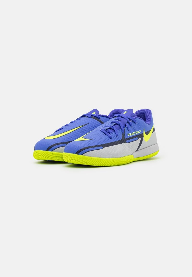 Nike Performance JR PHANTOM GT2 ACADEMY IC UNISEX - Fußballschuh Halle - Sapphire/volt/grey Fog/blue Void 2 Nike Performance JR PHANTOM GT2 ACADEMY IC UNISEX - Fußballschuh Halle - Sapphire/volt/grey Fog/blue Void – Bild 2