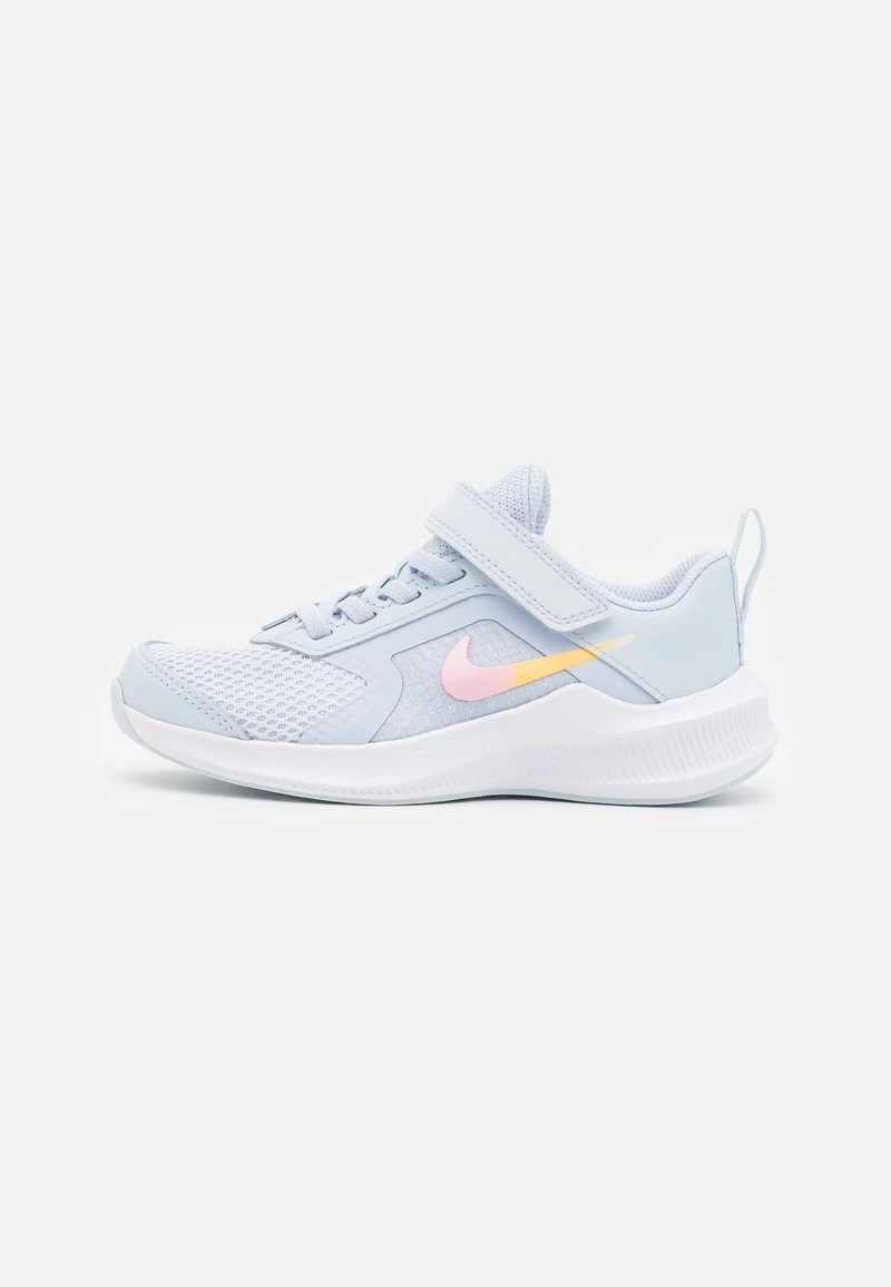 Nike Performance DOWNSHIFTER 11 SE UNISEX - Laufschuh Neutral - Football Grey/multicolor/white/crimson Tint 1 Nike Performance DOWNSHIFTER 11 SE UNISEX - Laufschuh Neutral - Football Grey/multicolor/white/crimson Tint