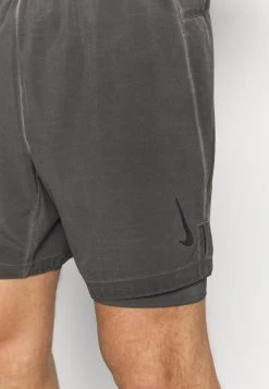Nike Performance Herren YOGA 2 IN 1 - Kurze Sporthose - Anthracite/gray 10 Nike Performance Herren YOGA 2 IN 1 - Kurze Sporthose - Anthracite/gray -Angebote Nike Store 8daa3607784d4f948507e36543796a2c