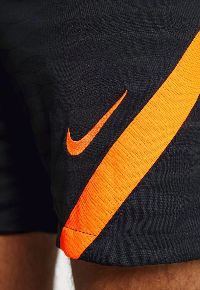 Nike Performance Herren CHELSEA LONDON SHORT - Kurze Sporthose - Black/hyper Crimson 6 Nike Performance Herren CHELSEA LONDON SHORT - Kurze Sporthose - Black/hyper Crimson – Bild 6
