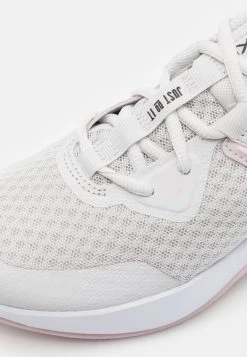 Nike Performance Damen MC TRAINER - Trainingsschuh - Platinum Tint/metallic Silver -Angebote Nike Store 8fe645bd76154997baf2694ba747deed