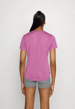 Nike Performance Damen RUN - T-Shirt Print - Light Bordeaux/white 8 Nike Performance Damen RUN - T-Shirt Print - Light Bordeaux/white -Angebote Nike Store 9002adbc050a4f7594f44cc27ab58a79