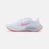 Nike Performance Damen AIR ZOOM PEGASUS 37 VT - Laufschuh Neutral - White/sunset Pulse/bright Crimson