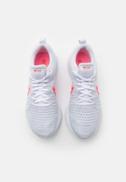 Nike Performance Laufschuh Neutral - Pure Platinum/bright Crimson | Damen -Angebote Nike Store 91db5c2aa7bd4baf94ac8bd9ab917606