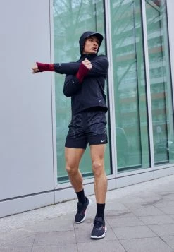 Nike Performance Herren STRIDE - Kurze Sporthose - Black