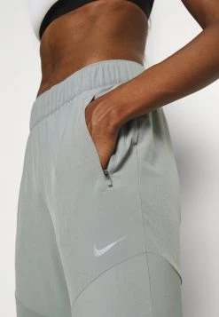 Nike Performance Damen ESSENTIAL PANT - Jogginghose - Particle Grey/silver -Angebote Nike Store 943e44ed1489451ca2996720d1e4660a
