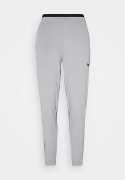 Nike Performance Herren PANT CAPRA - Jogginghose - Particle Grey/black -Angebote Nike Store 94746c1a4b544f2e88bcfebf4d239a98