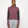 Nike Performance Damen RUN CREW - Sweatshirt - Dark Wine/black/pale Coral