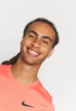 Nike Performance Herren SUPERSET - Sport T-shirt - Magic Ember/black -Angebote Nike Store 95ec80a2b7cc49688feefc58bc6db189